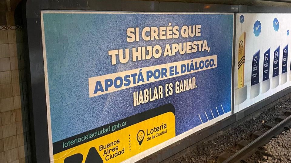 Uno de los mensajes que difundió el Gobierno porteño junto con la Lotería de la Ciudad en la campaña "Hablar es ganar".