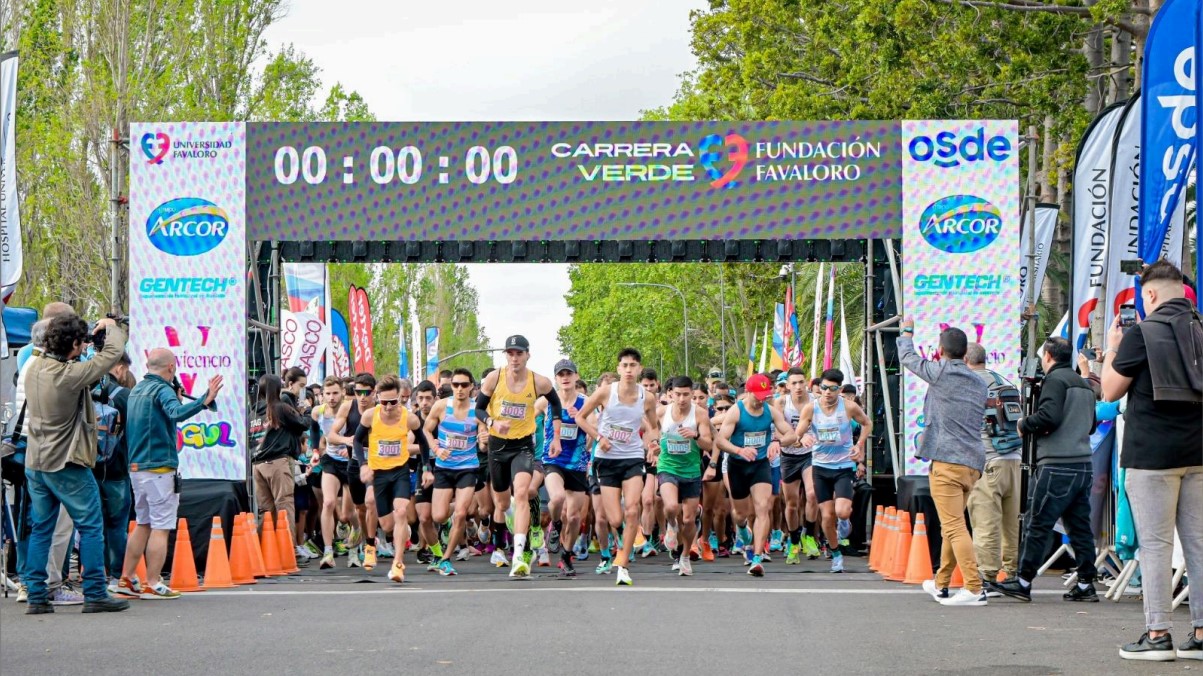 La Carrera Verde contó con la presencia de corredores de élite nacional.