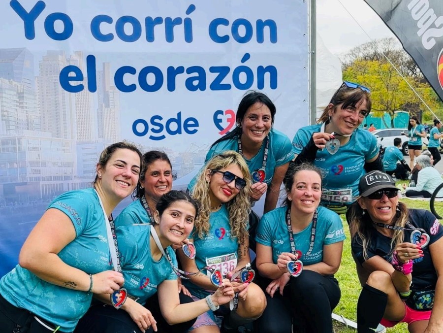 Uno de los varios equipos de running que participaron en la Carrera Verde.